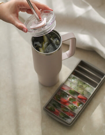 AYA & IDA AYA & IDA silicone ice cube tray special shape for drinking bottle beige