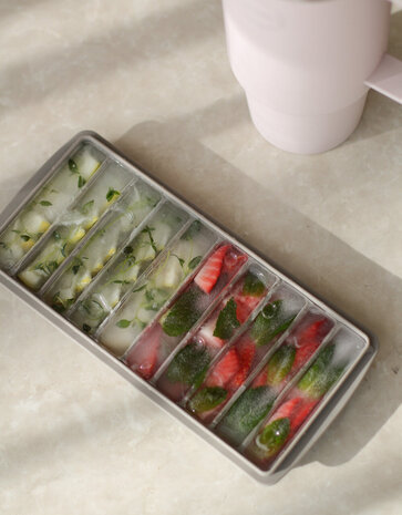 AYA & IDA AYA & IDA silicone ice cube tray special shape for drinking bottle beige