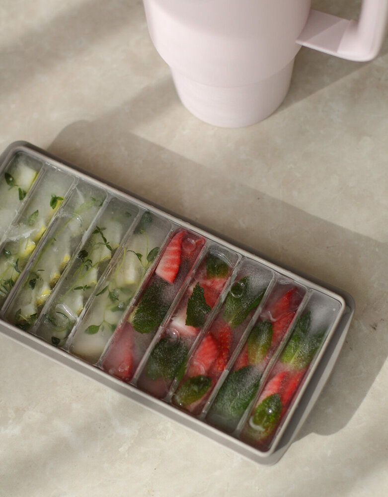 AYA & IDA AYA & IDA silicone ice cube tray special shape for drinking bottle beige