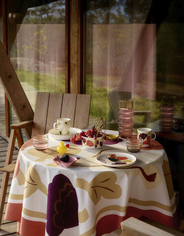 Marimekko Marimekko Kukasta kukkaan beker 2,5dl vanille-terracotta-pruim Marimekko Marimekko Kukasta kukkaan beker 2,5dl vanille-terracotta-pruim