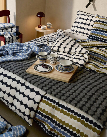 Marimekko Marimekko Räsymatto Dekbedovertrek set 150x210cm + 50x60cm kussensloop Charcoal Marimekko Marimekko Räsymatto Dekbedovertrek set 150x210cm + 50x60cm kussensloop Charcoal