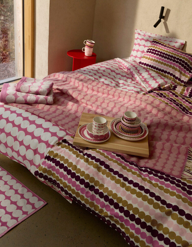 Marimekko Marimekko Räsymatto wool plaid 130x180cm pink Marimekko Marimekko Räsymatto wool plaid 130x180cm pink