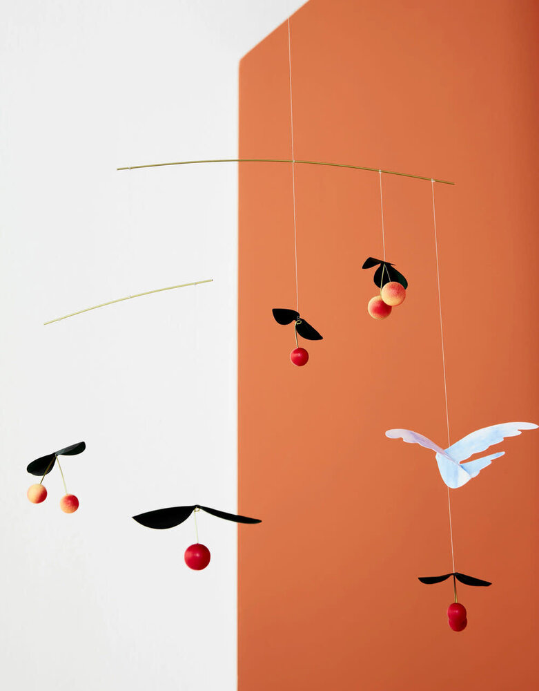 Flensted Mobiles Flensted Mobiles Cherry Bird 42x45cm mobiel Flensted Mobiles Flensted Mobiles Cherry Bird 42x45cm mobiel