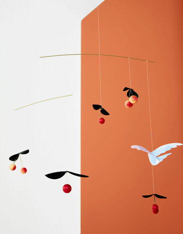 Flensted Mobiles Flensted Mobiles Cherry Bird 42x45cm mobiel Flensted Mobiles Flensted Mobiles Cherry Bird 42x45cm mobiel