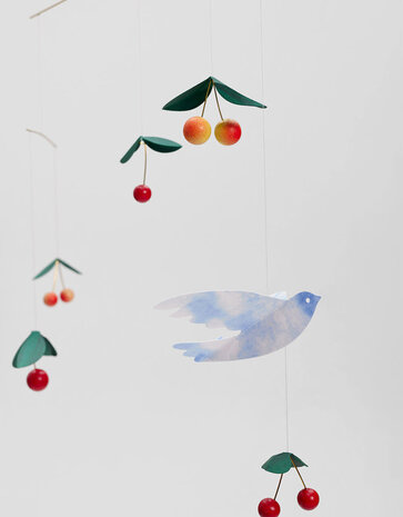 Flensted Mobiles Flensted Mobiles Cherry Bird 42x45cm mobiel Flensted Mobiles Flensted Mobiles Cherry Bird 42x45cm mobiel