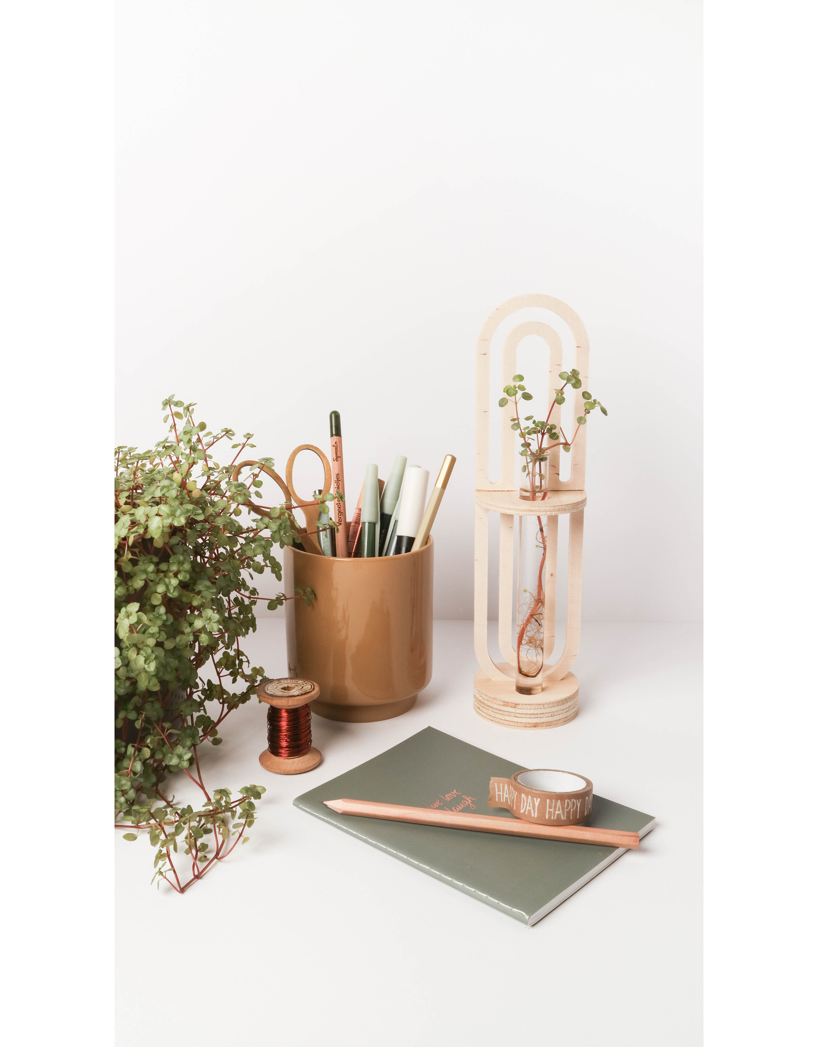 By WOOM |   Vase holder with stand