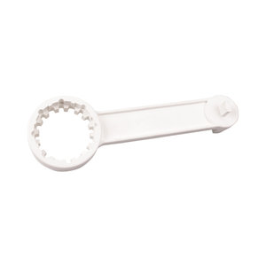 Combination wrench for jerrycans and barrels