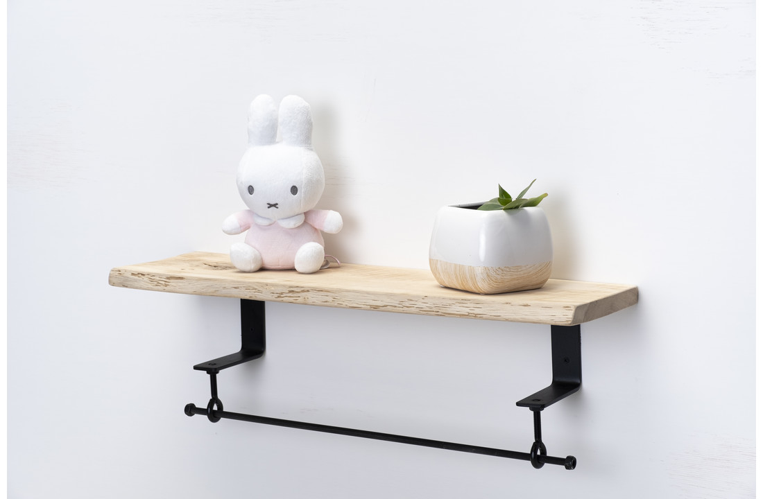 Eiken wandplank 26mm met stalen beugels en ophangsysteem