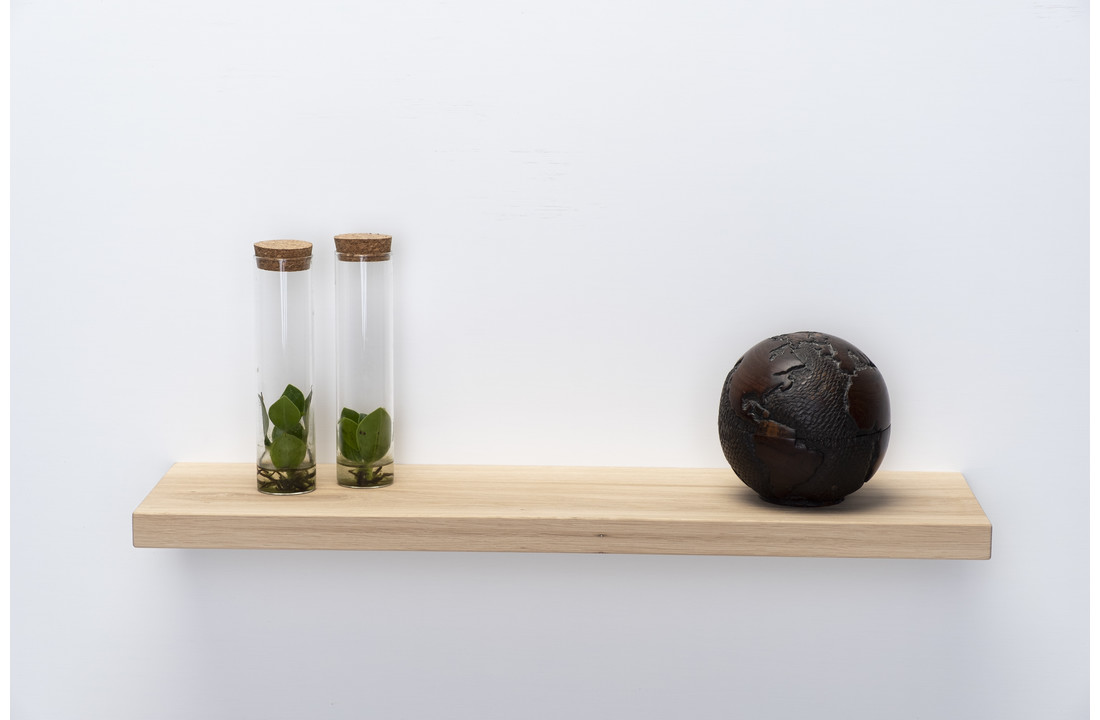 Eiken wandplank 3cm dikte geschaafd strak gezaagd met zwevend montage systeem