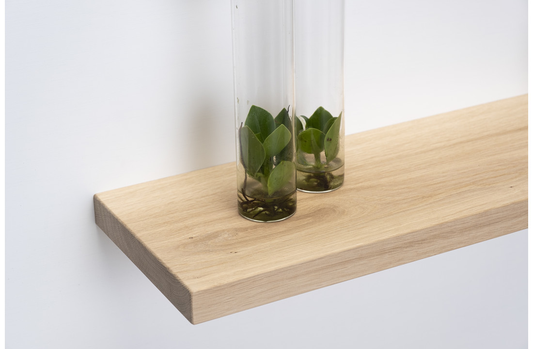 Eiken wandplank 3cm dikte geschaafd strak gezaagd met zwevend montage systeem