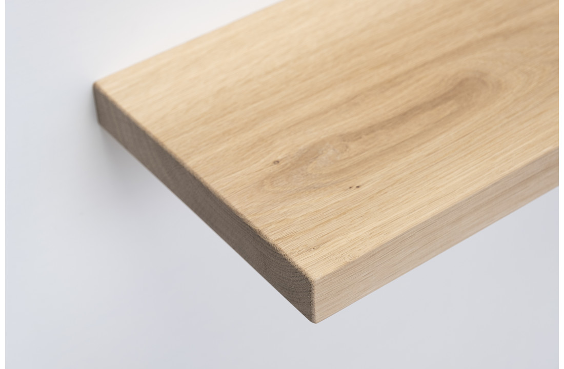 Eiken wandplank 3cm dikte geschaafd strak gezaagd met zwevend montage systeem