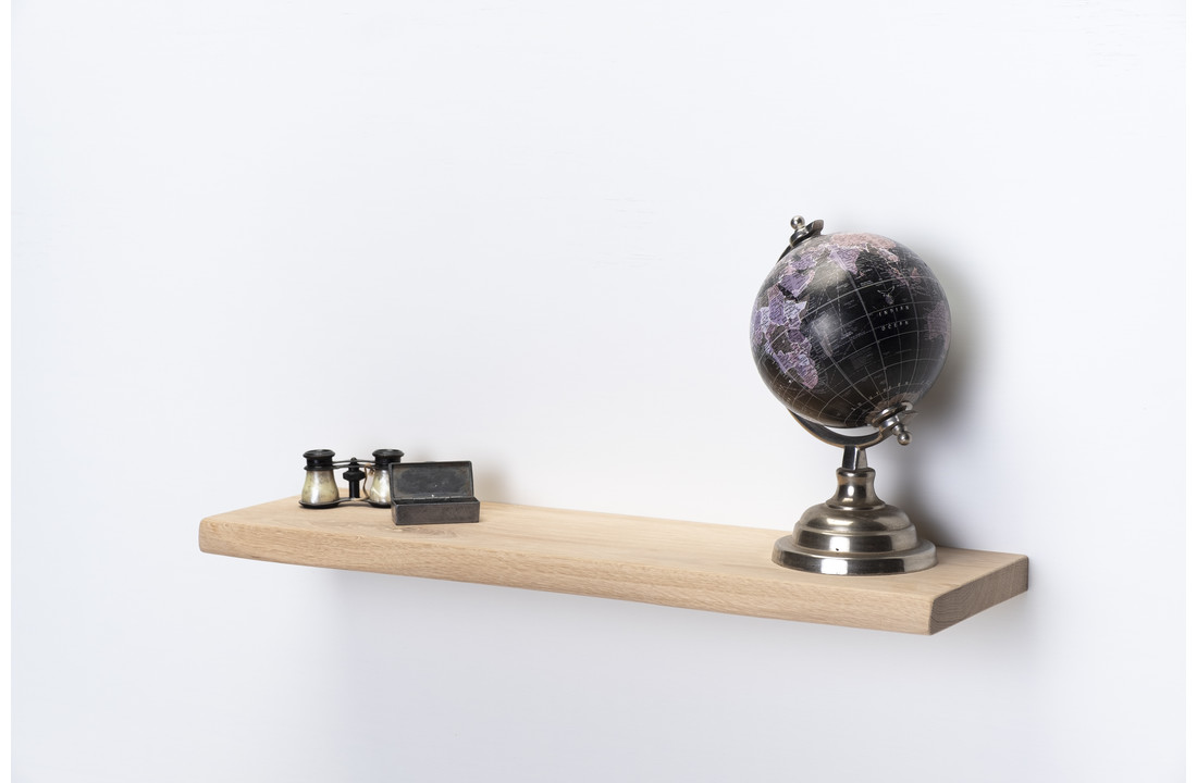 Eiken wandplank 3cm dikte geschaafd met geleefde voorkant zwevend montage systeem