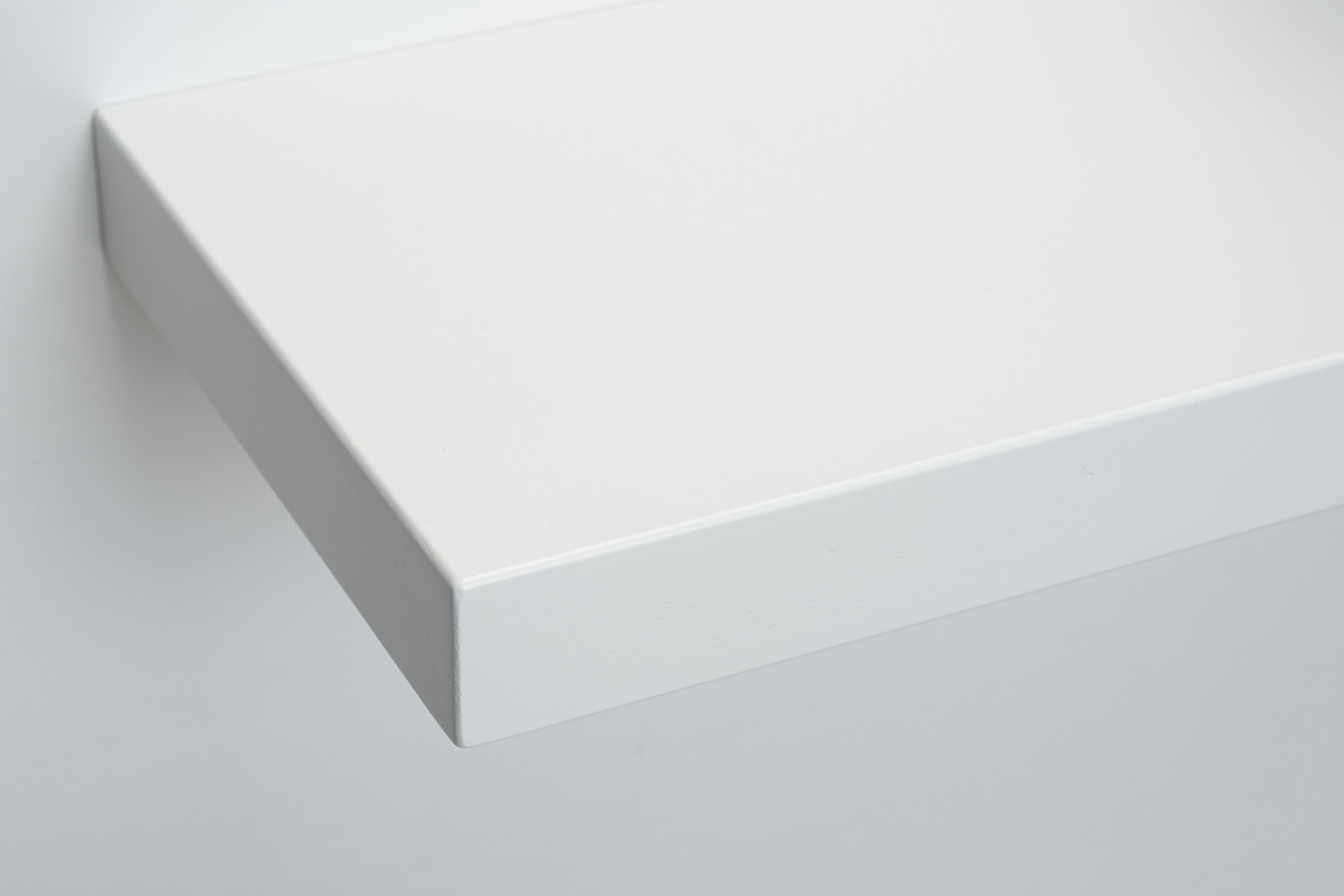 positie natuurkundige toenemen Wandplank wit 38mm dikte strak gezaagd met zwevend montage systeem -  Wandplank Shop