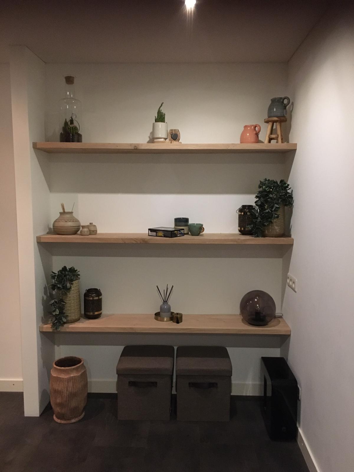 Oak wall shelf 4cm thick, planed with niche mounting