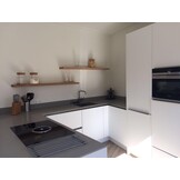 Eiken wandplank 4cm dikte geschaafd strak gezaagd met zwevend montage systeem