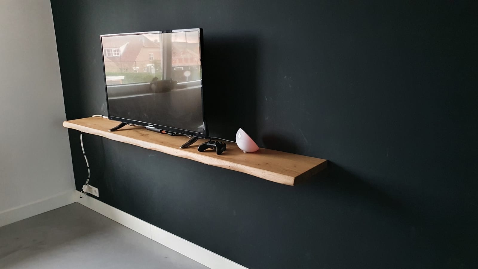 Oak wall board 55mm thickness planed with lived front floating mounting system