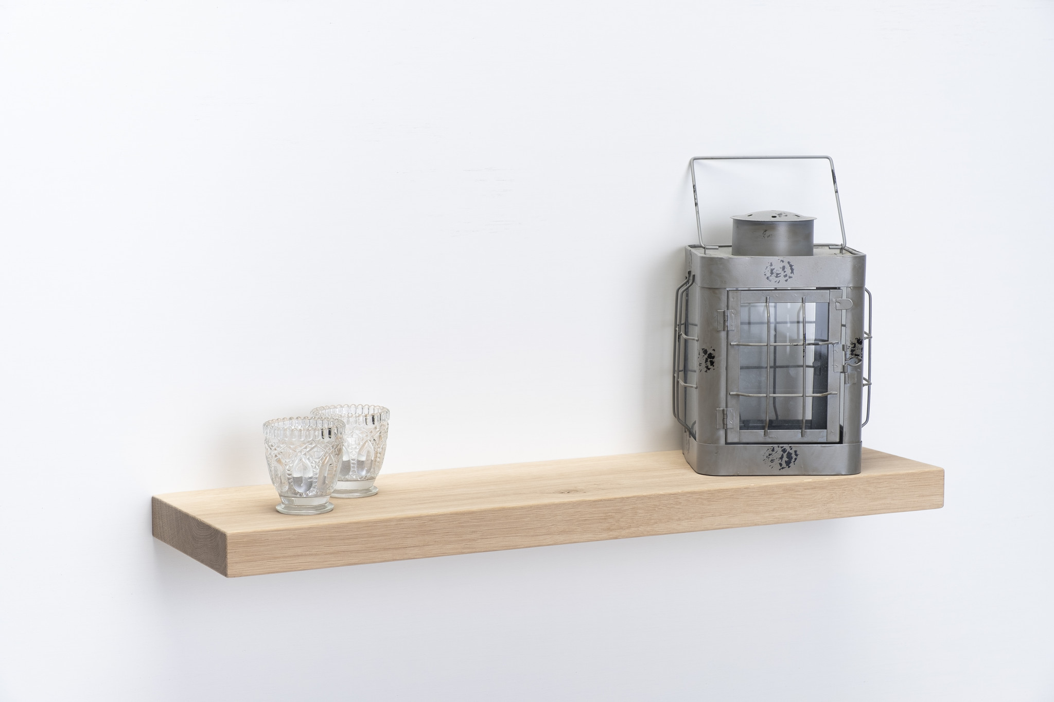 Eiken wandplank 55mm dikte geschaafd strak gezaagd met zwevend montage systeem