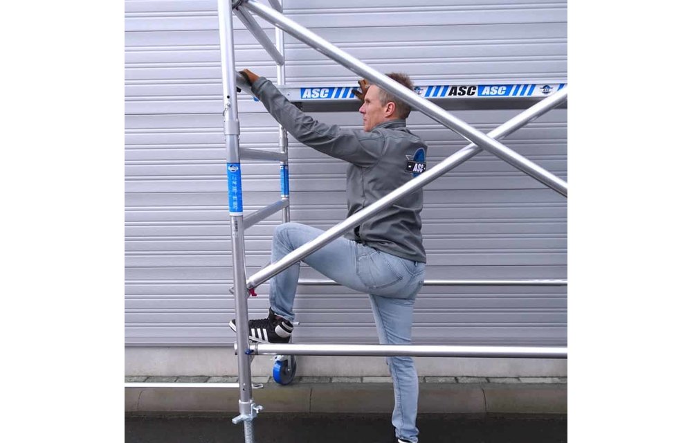ASC rolsteiger 135 x 250 x 6,2m werkhoogte + Basic Carrier steigeraanhanger