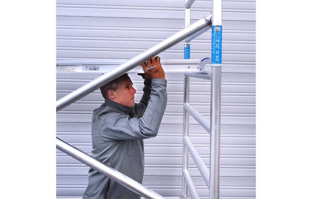 Basic rolsteiger 135 x 250 x 6,2m werkhoogte + Basic Carrier steigeraanhanger