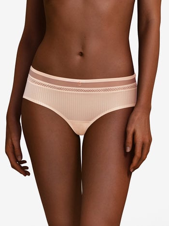 Chantelle Chic covering shorty C16G40-046 Parelroze