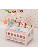 Sylvanian Families Bed voor drieling met mobiel (5534)