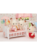 Sylvanian Families Bed voor drieling met mobiel (5534)