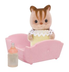 Sylvanian Families Baby eekhoorn met bedje en flesje (5065)