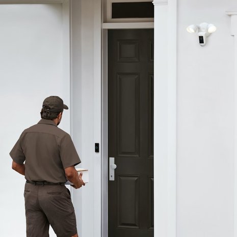 Ring Ring Floodlight Cam Wired Plus Wit - Beveiligingscamera