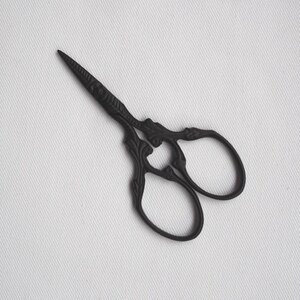 Kelmscott Designs VINEYARD SCISSORS - PRIMITIVE