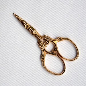 Kelmscott Designs VINEYARD SCISSORS - GOLD