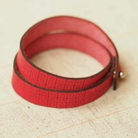 BRIOCHE WRIST RULER - RED
