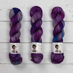 LOLABEAN YARN CO NAVY BEAN - AFRICAN VIOLETS
