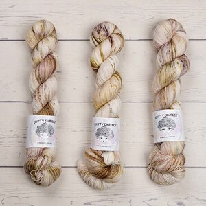 DUSTY DIMPLES DUSTY SOCK - CYNEFIN