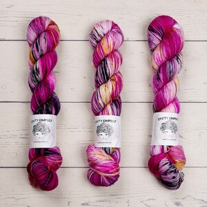 DUSTY DIMPLES DUSTY SOCK - NEFARIOUS