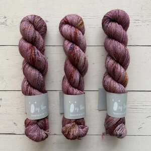 Qing Fibre YAK SILK - BERRY MILKSHAKE