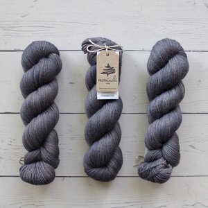 Mominoki Yarn FINNWOOL - PRUNE