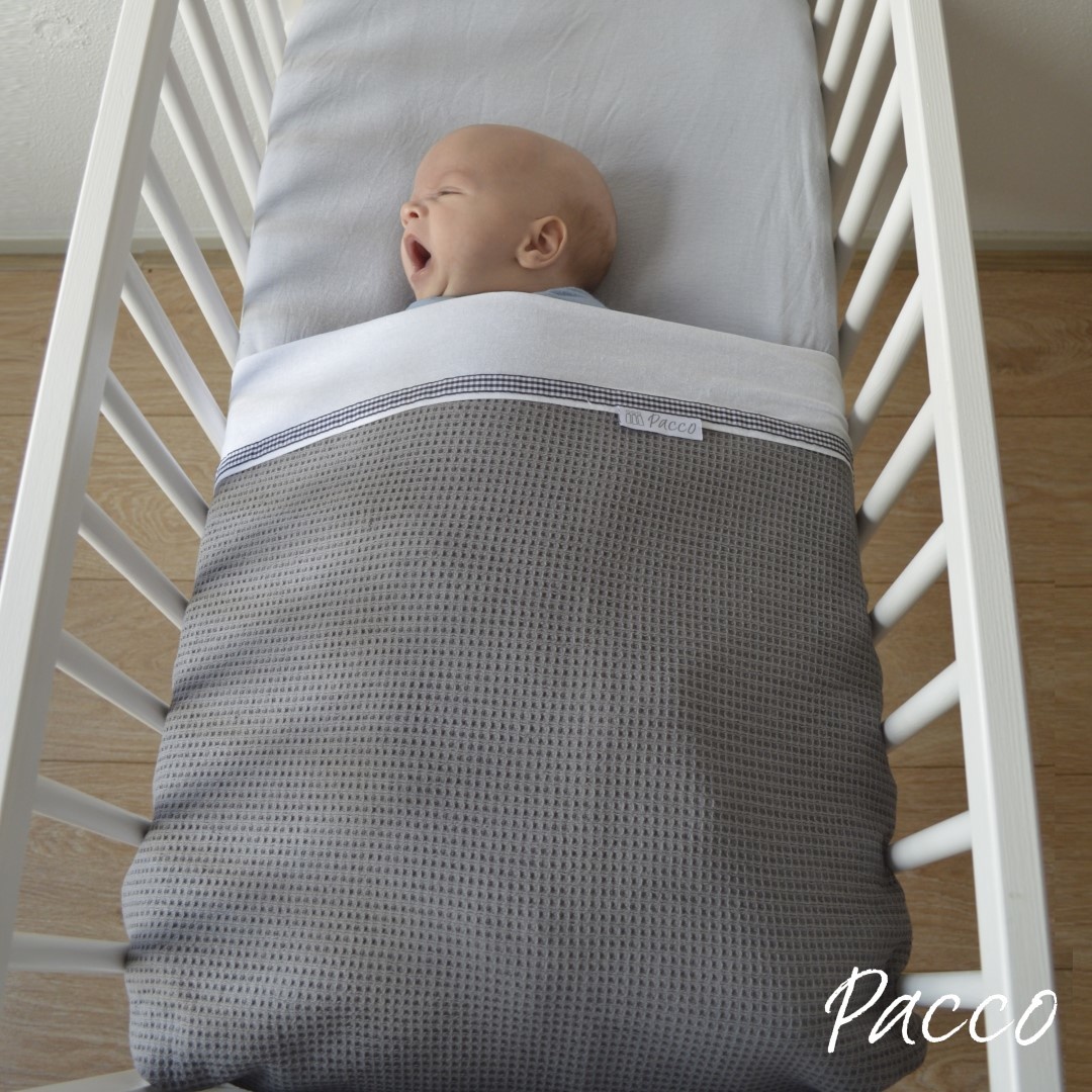 aluminium Ga naar beneden Overjas Hoe het bed voor je baby kort en veilig opmaken? - Pacco