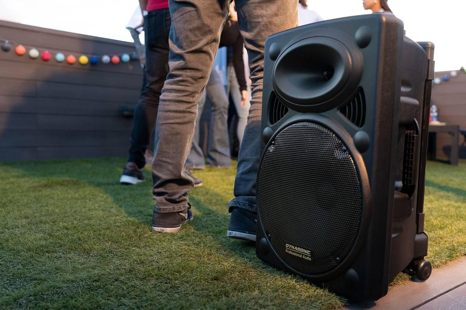 Tragbarer 700W Party-Lautsprecher inkl. Stativ & Mikrofone - bis zu 58,9% Rabatt