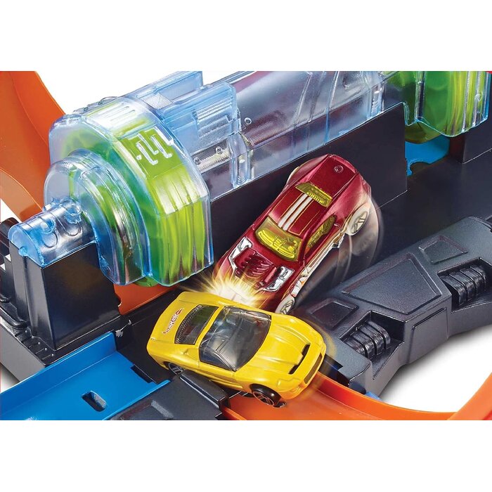 Rennbahn mit Korkenzieher & Loopings - Action-Spielset bis zu 45,5% günstiger