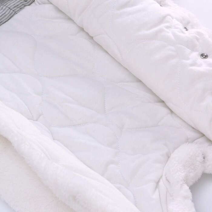 Kuscheliger Baby Fleece-Strampler mit Bärenohren - Sparen Sie bis zu 27%