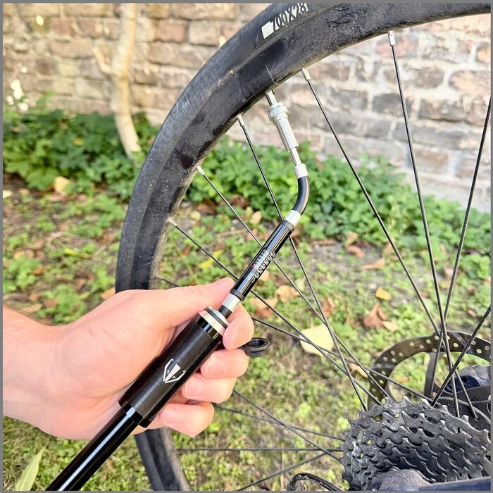 Kompakte Fahrrad-Handpumpe mit Manometer - bis zu 32% günstiger