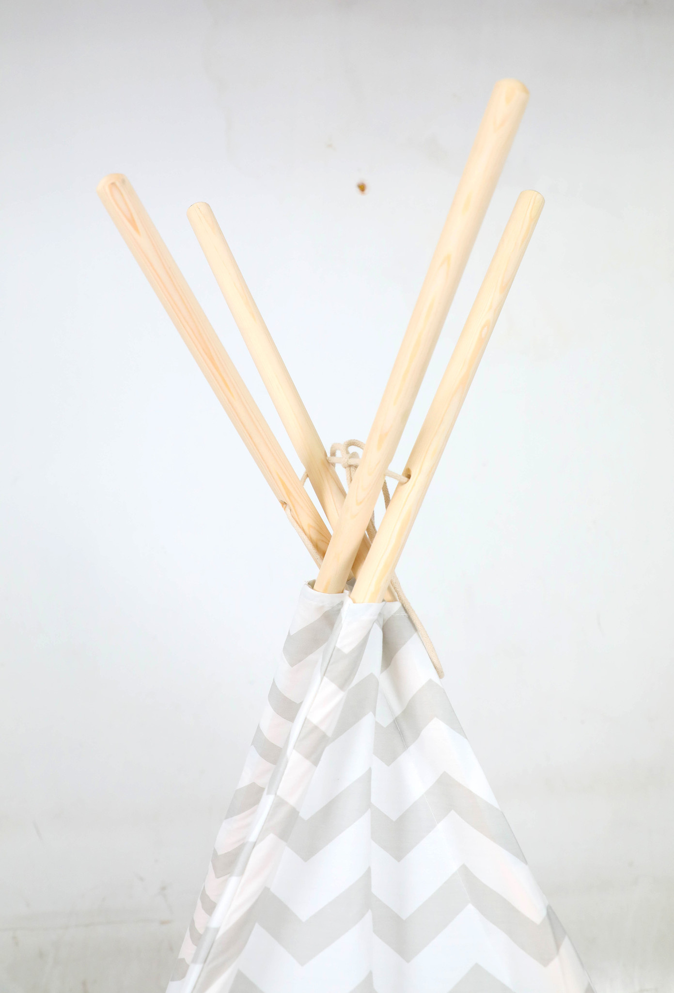 Viking Choice Kinder Tipi-Spielzelt Grau Zickzack - 120x160cm - inkl. Zubehör - bis zu 29% Rabatt