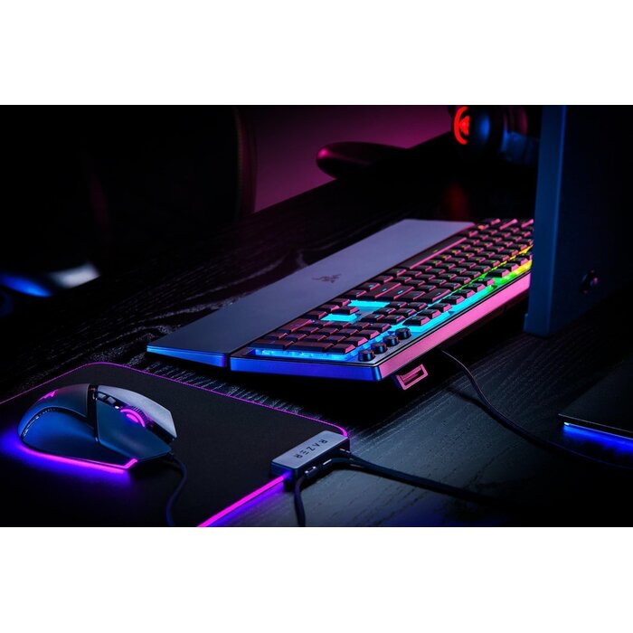 Razer Gaming-Tastatur mit RGB-Beleuchtung & Handballenauflage - bis zu 34% sparen