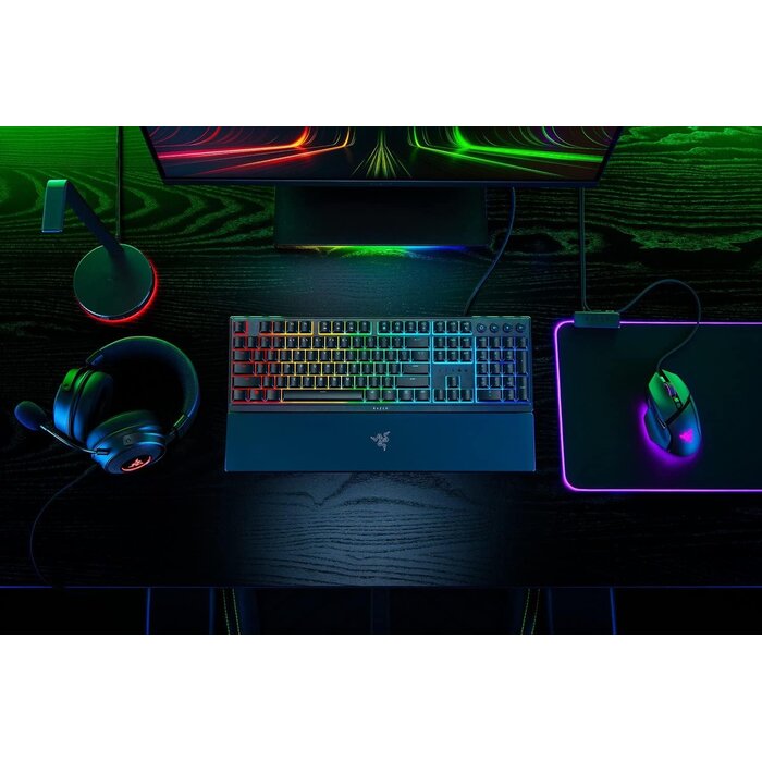Razer Gaming-Tastatur mit RGB-Beleuchtung & Handballenauflage - bis zu 34% sparen