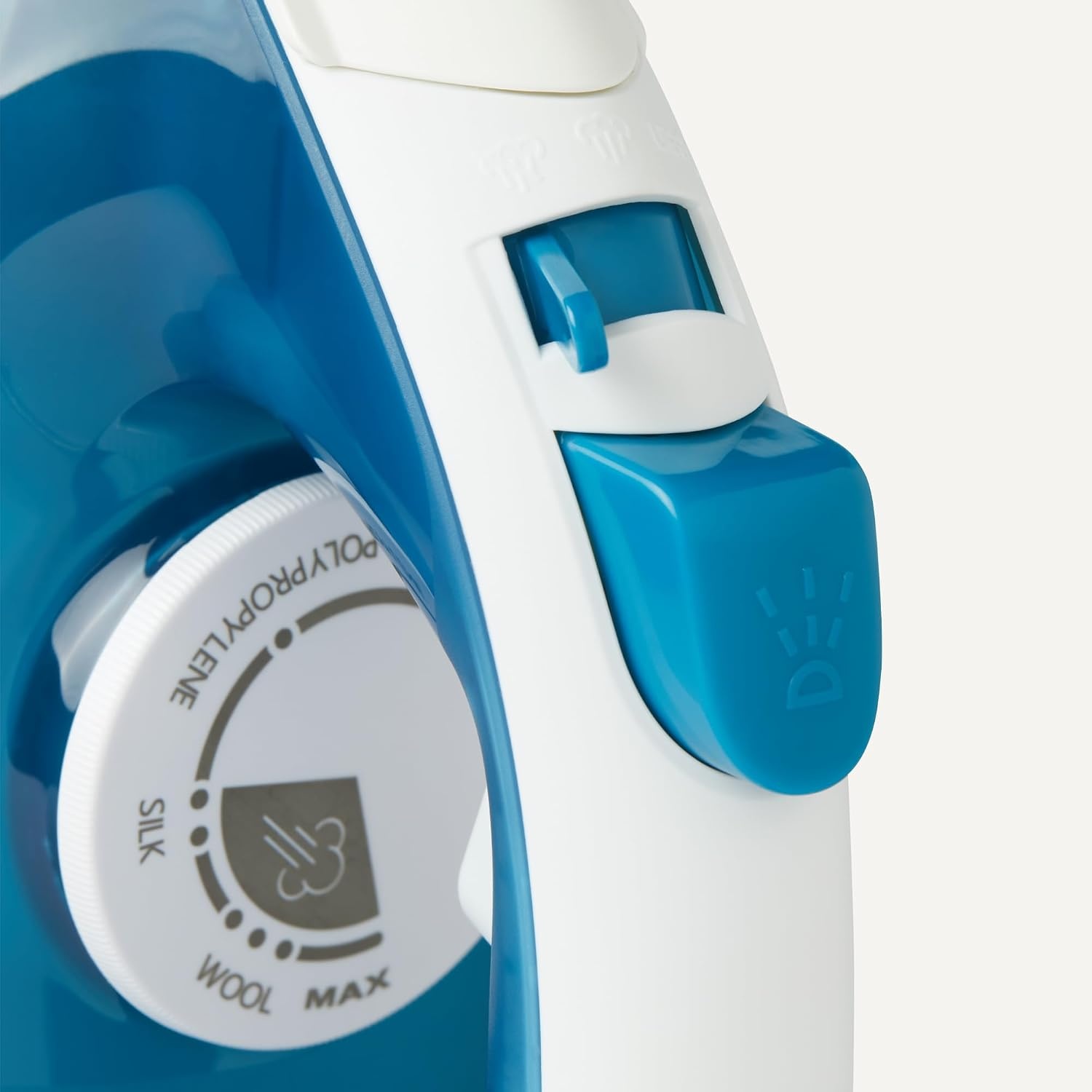 Amazon Basics Dampfbügeleisen 1800W Antihaft Blau - 29% Rabatt