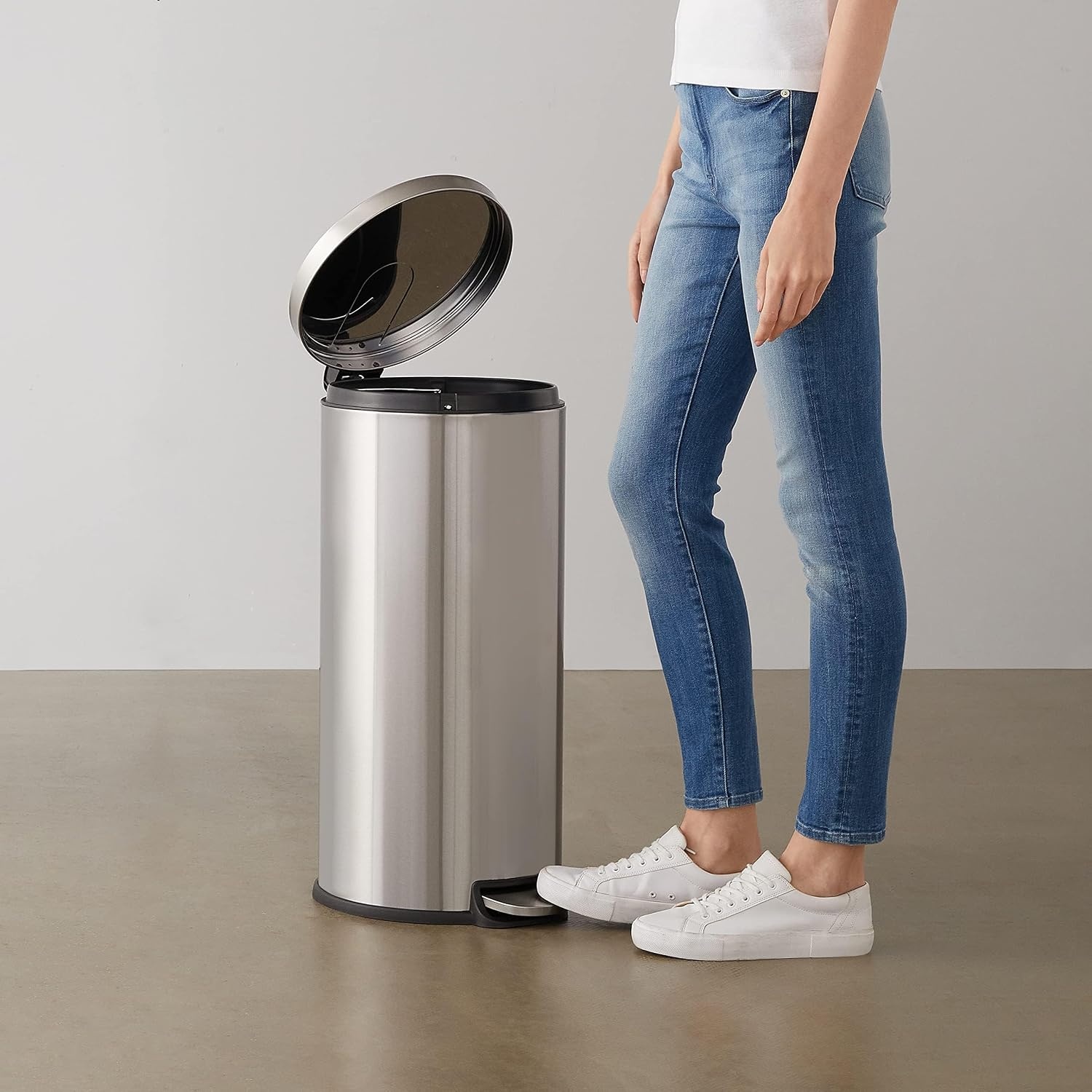 Amazon Basics Tretmülleimer 30L Edelstahl Soft-Close - 24% Rabatt