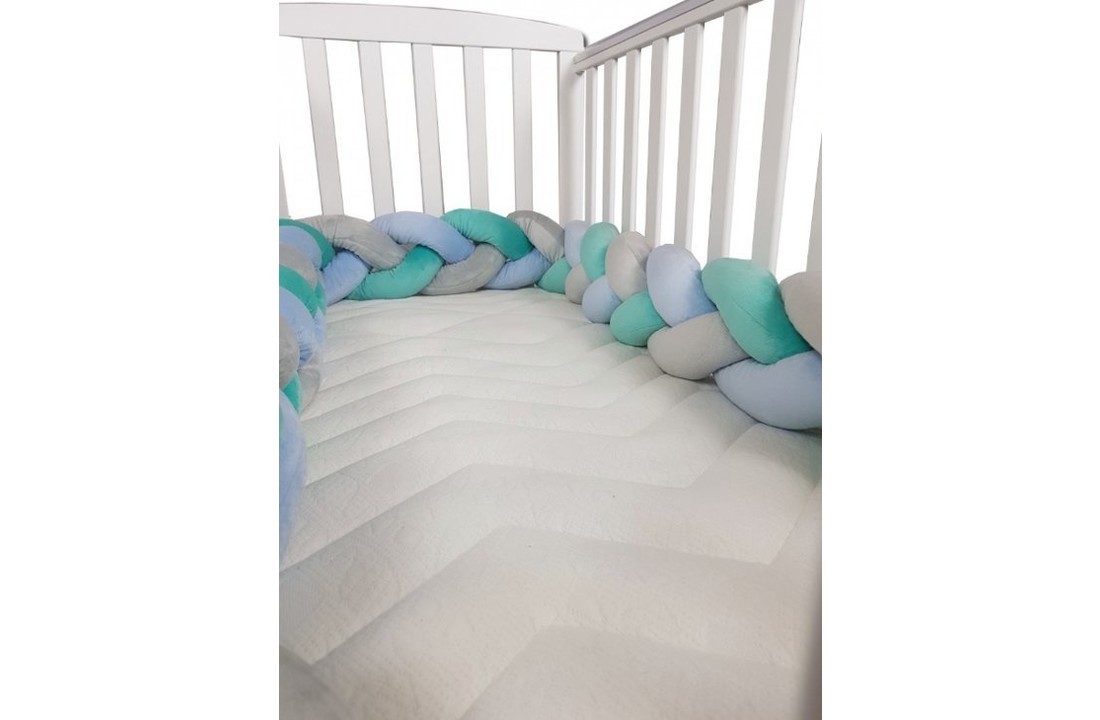 Bedbumper bedomrander - 280 cm lang - Gevlochten - Blauw Groen