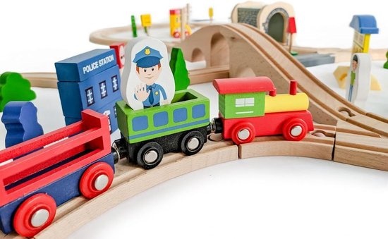 Houten treinbaan met elektrische locomotief - treinset 69 onderdelen
