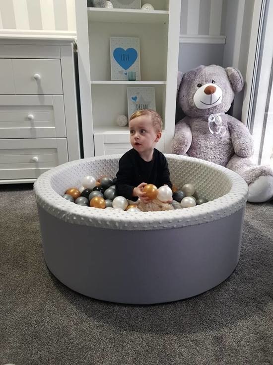 Ballenbad met 200 ballen - Wasbare hoes - 90x30 cm - Grijs / Wit