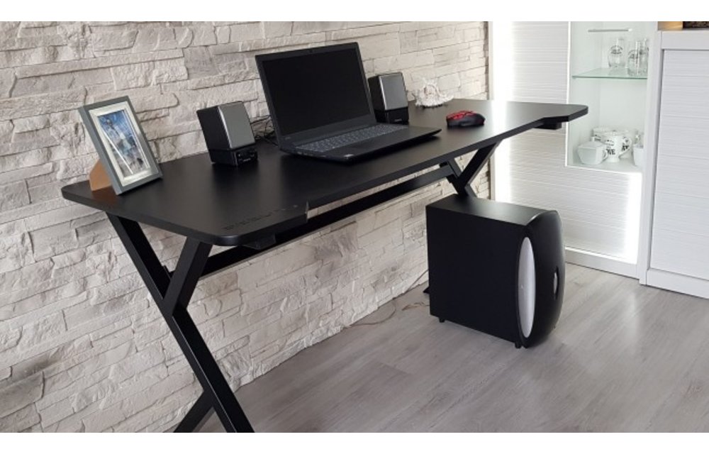 Gaming bureau met inkeping 136x65x75 cm zwart x-poten